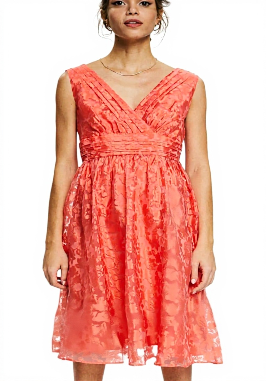 Close-up del charm Pandora Moments Sterling Silver 21 Years of Love che mostra i dettagli traforati e gli zirconi cubici